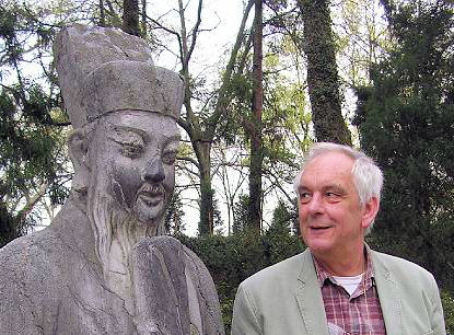 photo of Mike Scott and a friend in Hangzhou